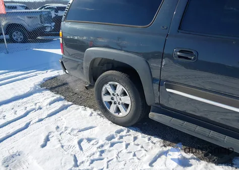 2004 Chevrolet Suburban 1500 Lt из США, поврежденный, VIN 3GNEC16Z84G273270